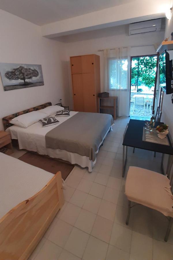Apartments By The Sea Seget Vranjica, Trogir - 7508 外观 照片
